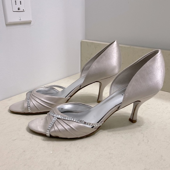 NINE WEST, Satin Champagne Heel, Size 8 - Picture 2 of 8